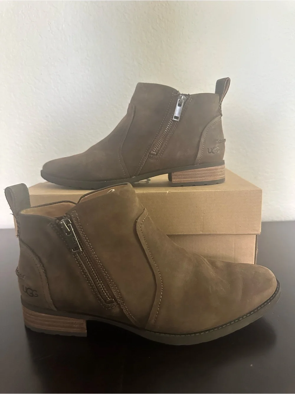 UGG casual chukka